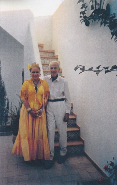 Con el pintor surrealista Jorge Camacho en su casa de El Rocío (2004). Foto Margarita Camacho