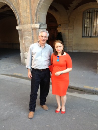 Con William Yankes frente a la Casa Museo de Víctor Hugo