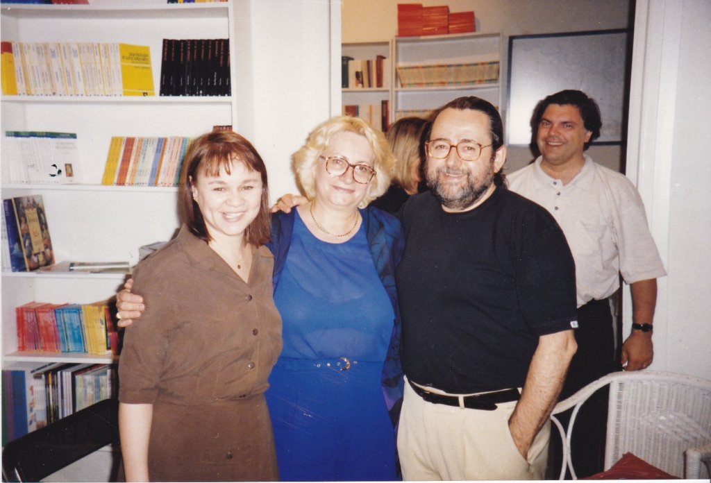 Con Anne-Marie Vallat, Jesús Munárriz, el día de la presentación en Madrid de La nada cotidiana, en la Feria del Libro, 1996