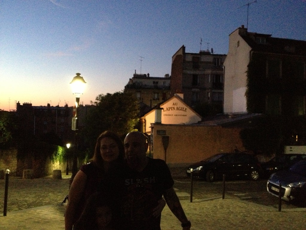 Karina y Danny en el Lapin Agile, donde venía el grupo de Picasso, Fernande, y Le Bateau Lavoir