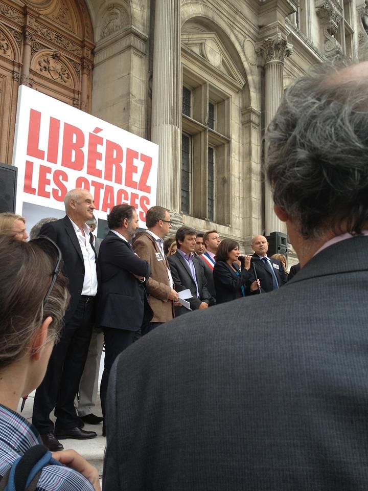 Ana Hidalgo dirigiéndose al público