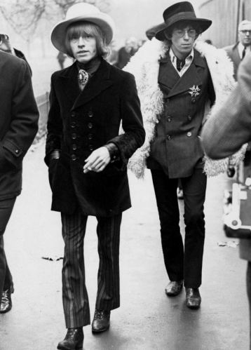 KEITH RICHARDS (RIGHT) AND BRIAN JONES OF THE ROLLING STONES.- 1967 Mandatory Credit: Photo By BILL ORCHARD / REX FEATURES