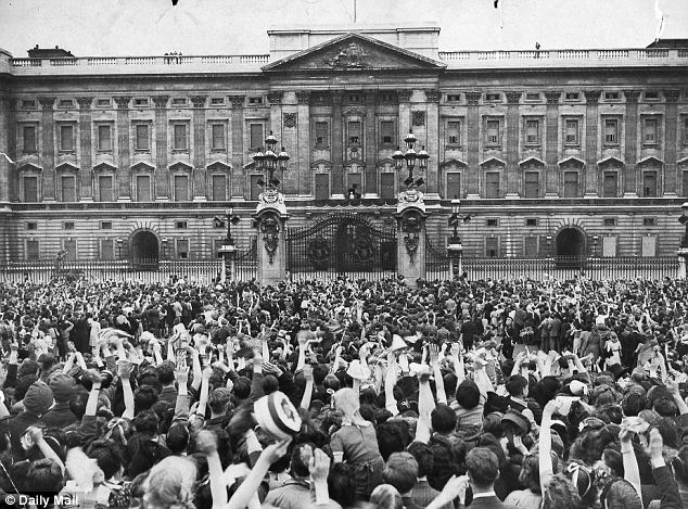 article-0-00678CAA00000258-320_634x469