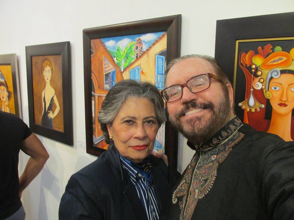 La vedette July del Río con el escritor Daniel Fernández